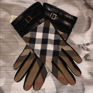 Burberry Woman’s Leather Gloves
